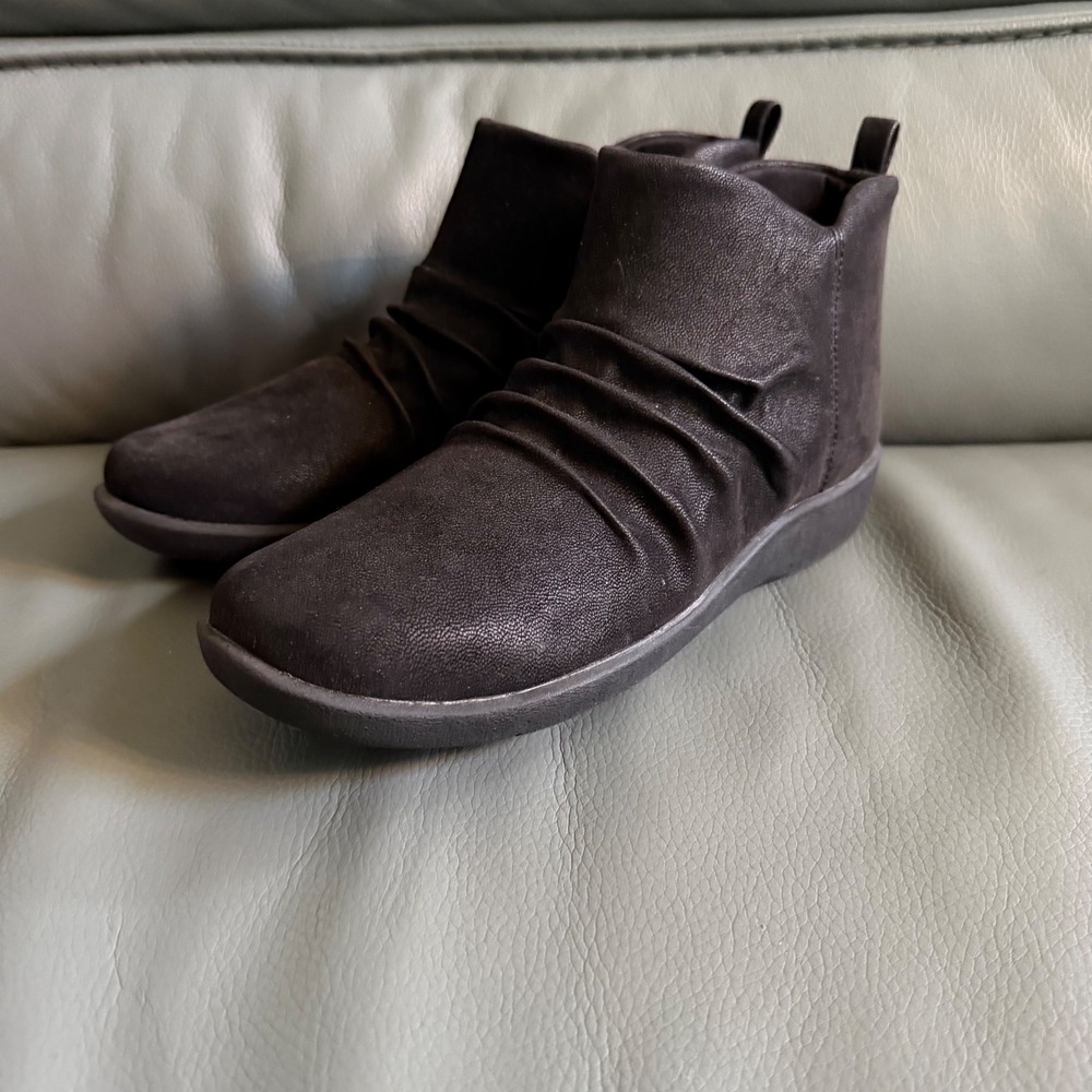 Clarks Cloudsteppers Sillian 2.0 High Black Ruched Ankle Booties Womens 8.5 M - Picture 2 of 10